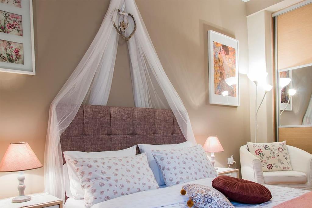 City Stay Close To The Metro A Charming Flat Атина Екстериор снимка
