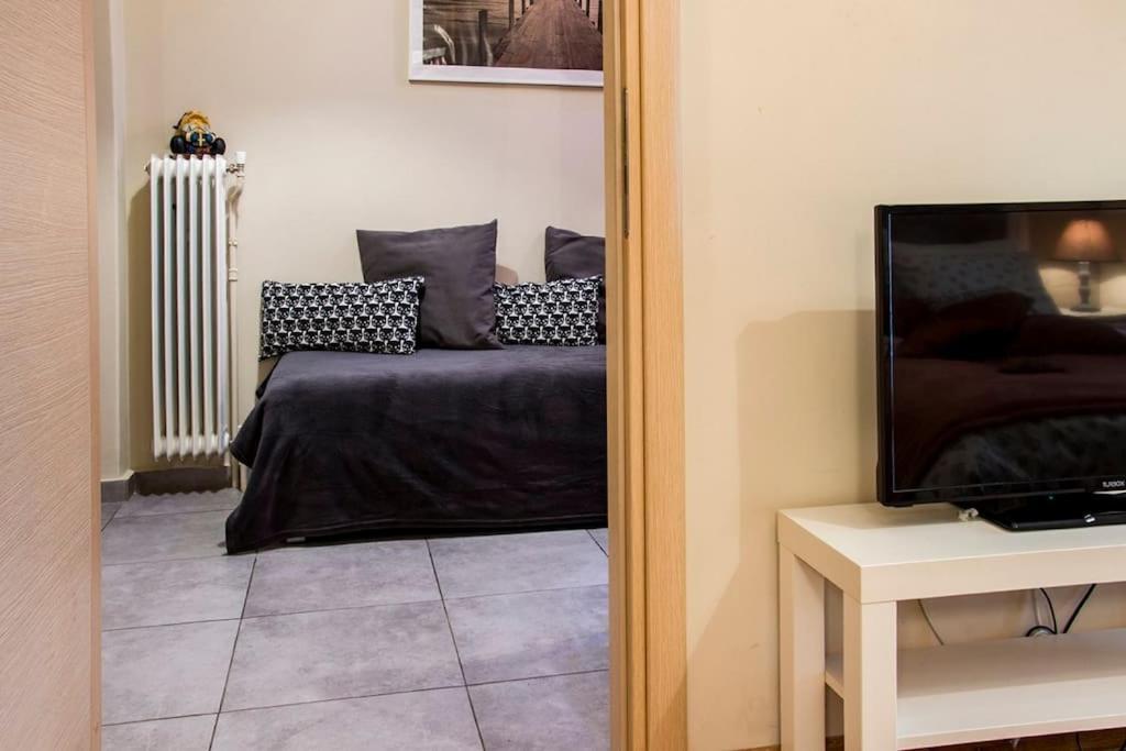 City Stay Close To The Metro A Charming Flat Атина Екстериор снимка